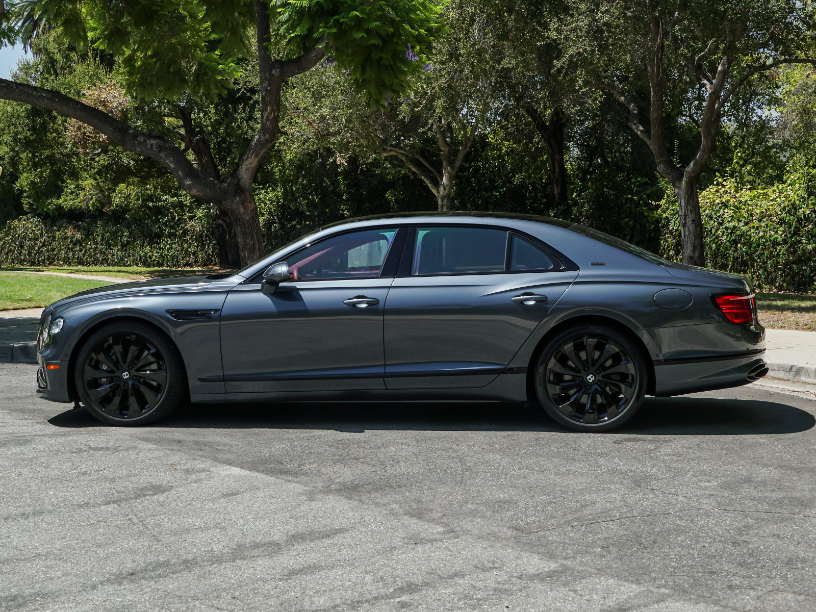 New 2025 Bentley Flying Spur Plug-In Hybrid AWD/4WD image 3