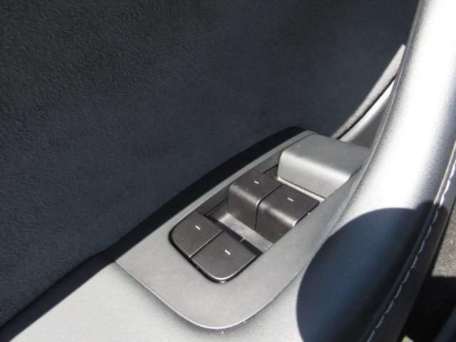 Used 2025 Tesla Model Y Long Range RWD image 18
