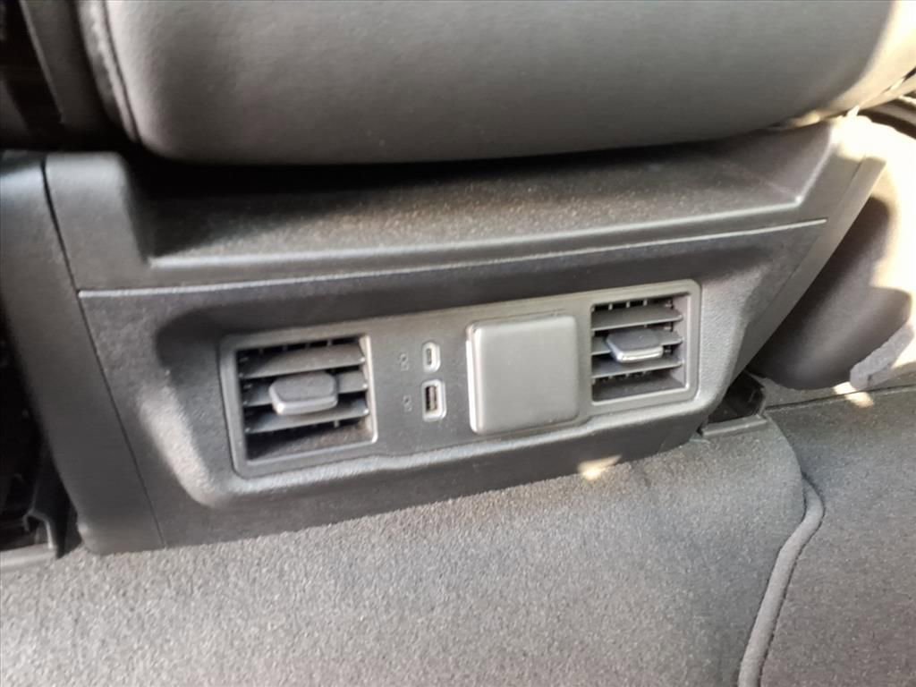 Used 2025 GMC Sierra 1500 SLT image 9