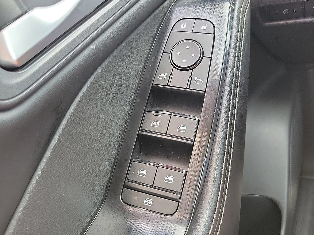 Used 2025 Nissan Rogue SV AWD/4WD image 12