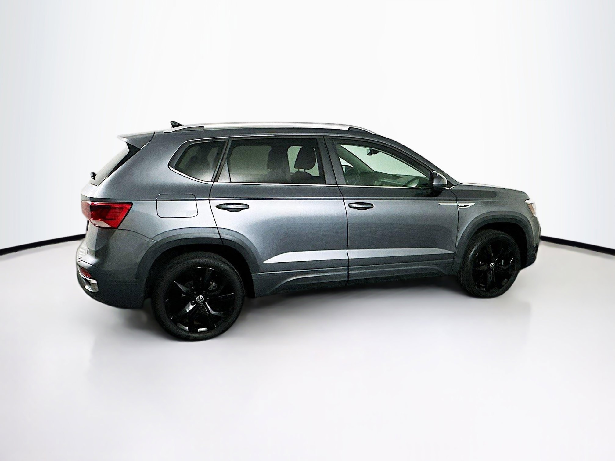 Used 2024 Volkswagen Taos SE w/ Black Wheel Package image 10