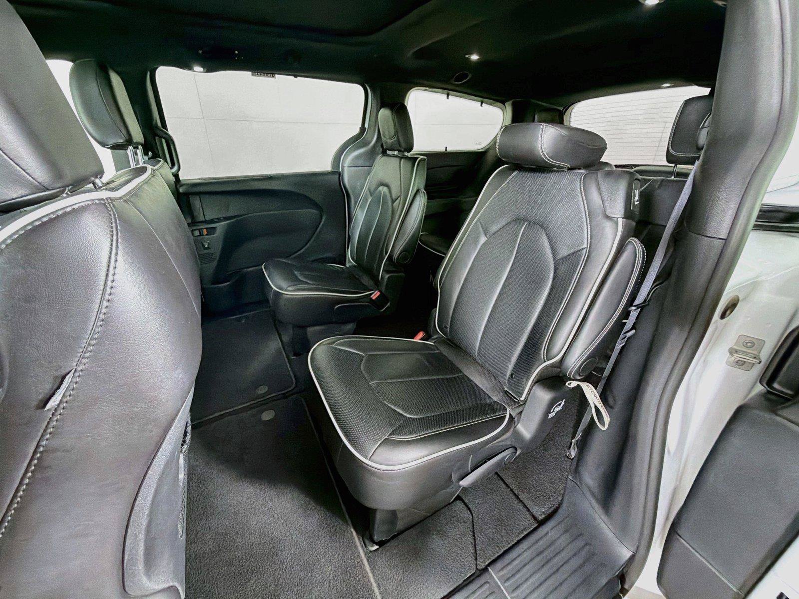 Used 2025 Chrysler Pacifica Limited FWD image 26