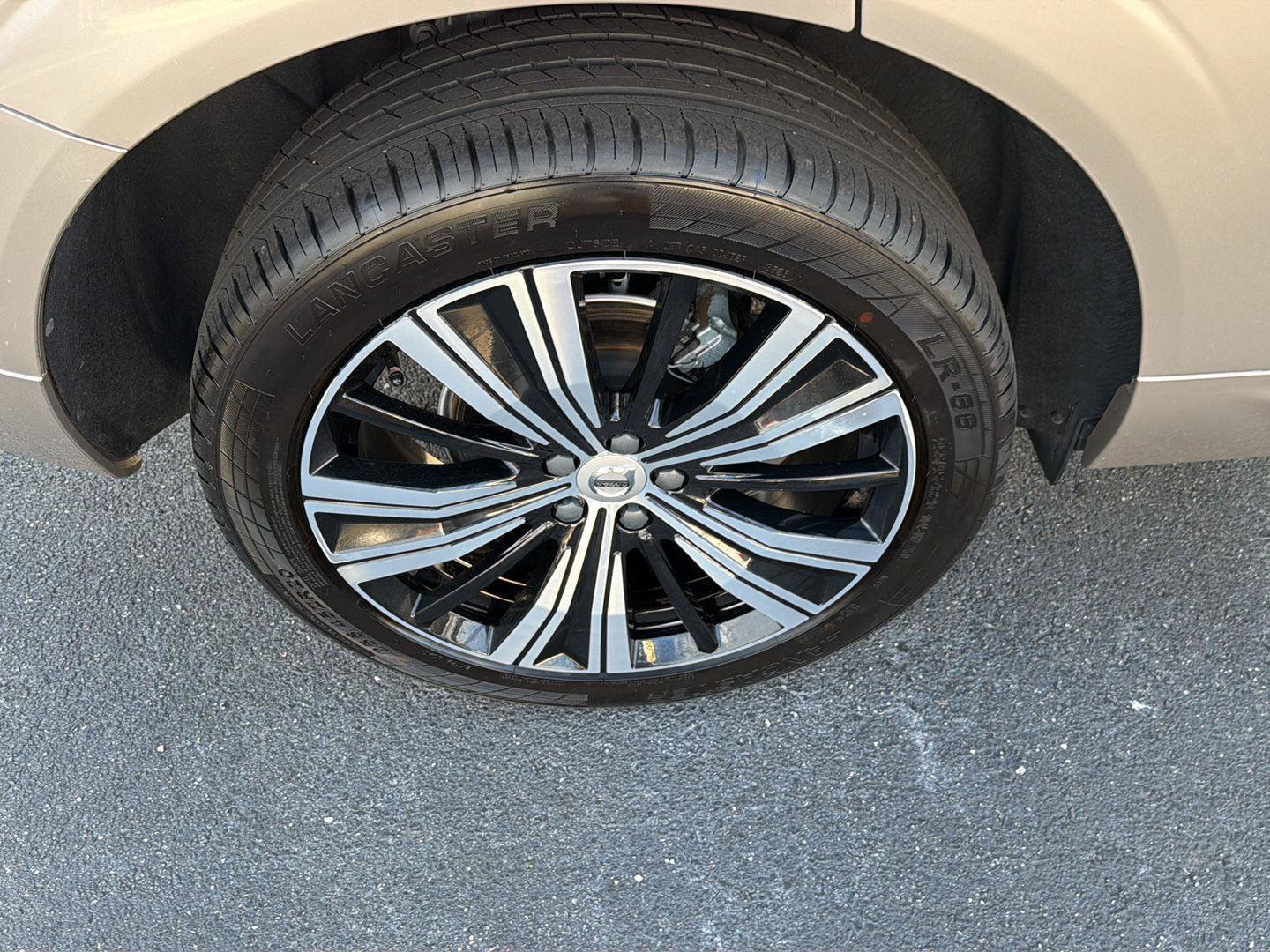 Used 2023 Volvo XC60 B5 Plus w/ Protection Package Premier FWD image 38