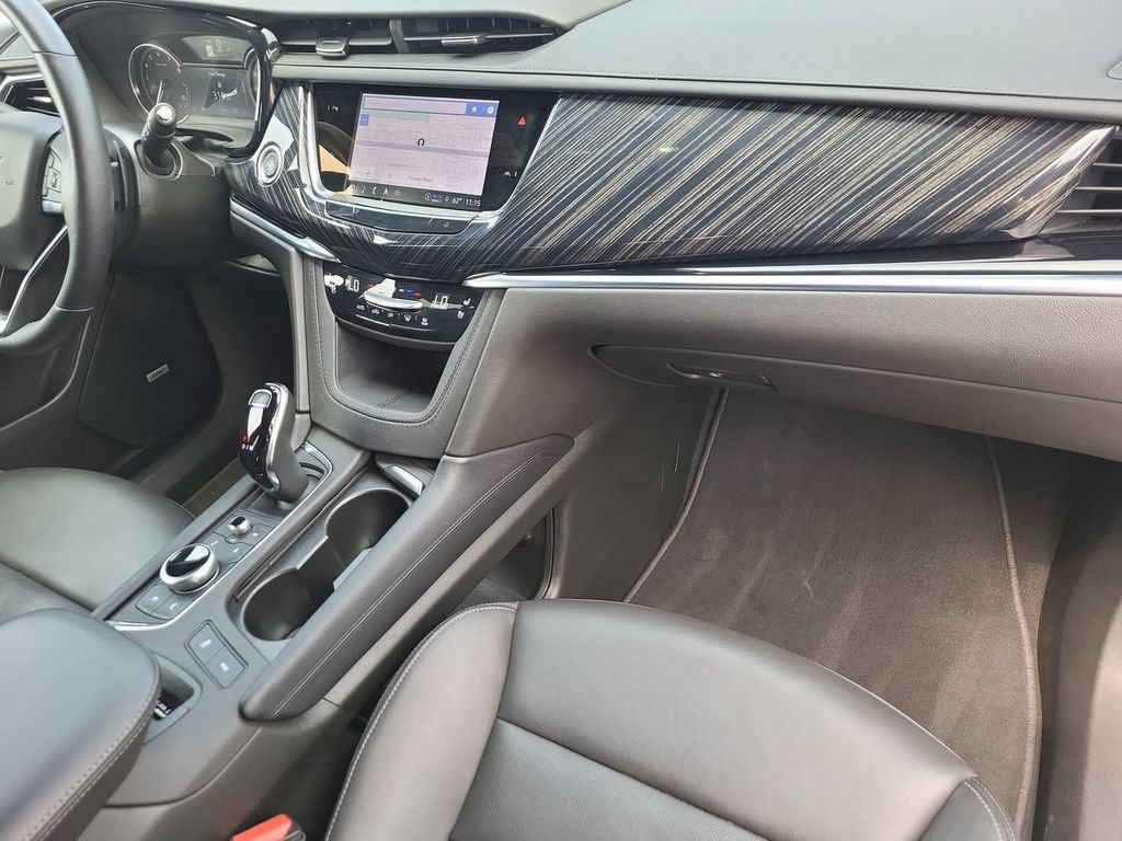 Used 2025 Cadillac XT6 Premium Luxury AWD/4WD image 36