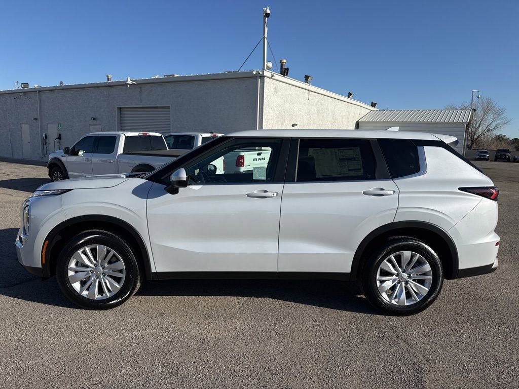 New 2026 Mitsubishi Outlander ES image 4