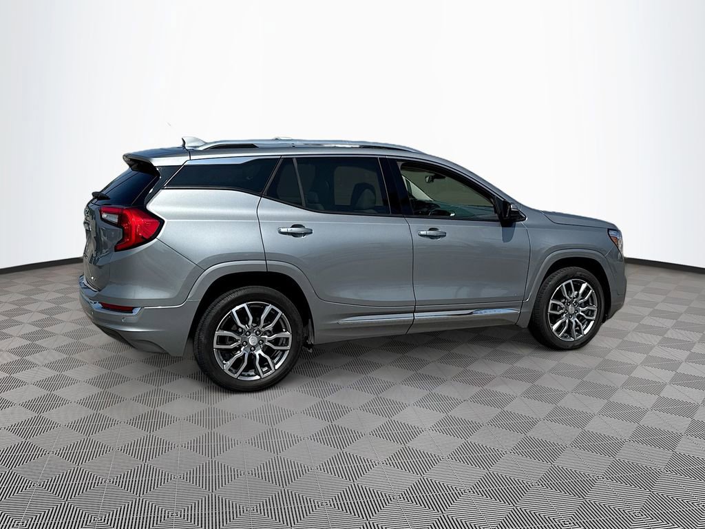 Used 2024 GMC Terrain Denali w/ Denali Premium Package AWD/4WD image 5