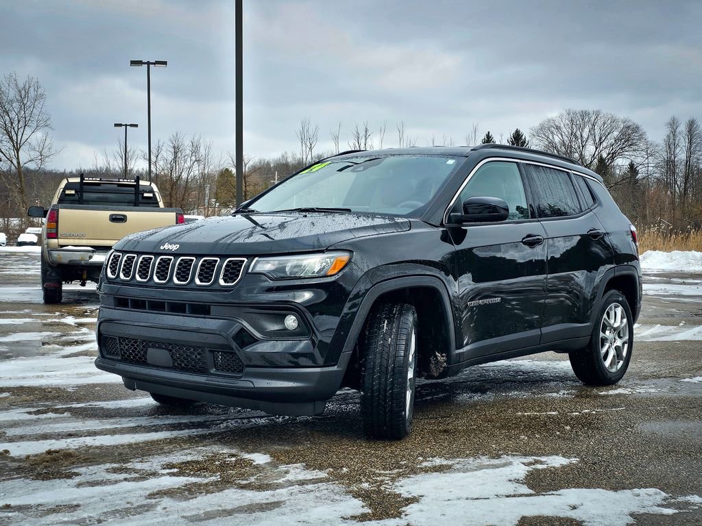 Used 2024 Jeep Compass Latitude image 7
