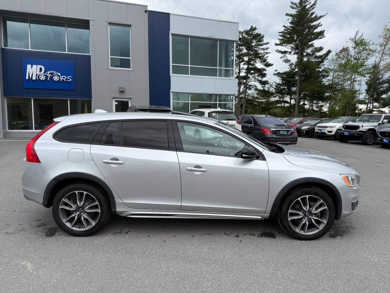 Used 2018 Volvo V60 T5 Cross Country w/ Convenience Package AWD/4WD image 7