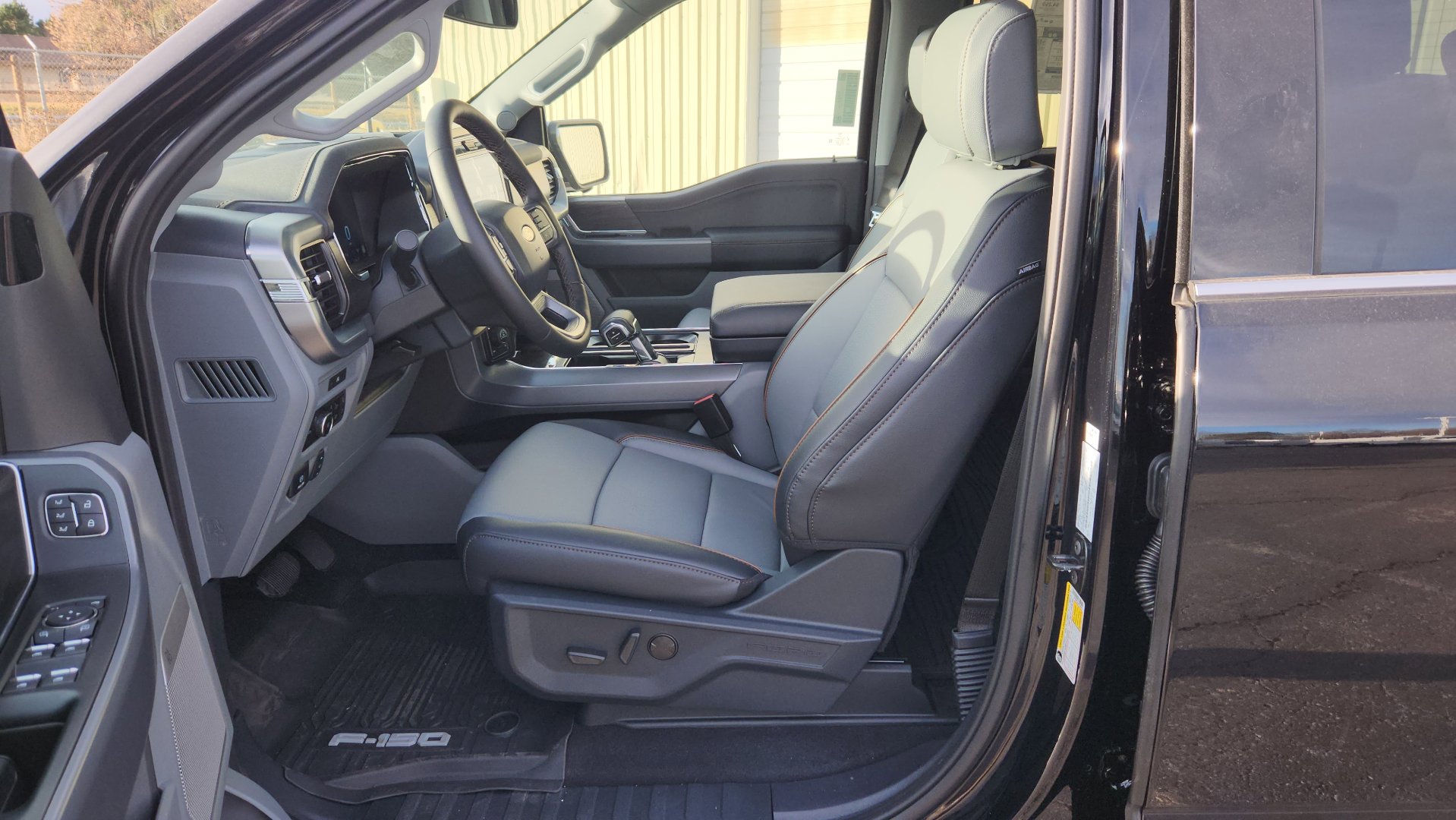 New 2025 Ford F150 Lariat w/ Equipment Group 501A Mid image 20