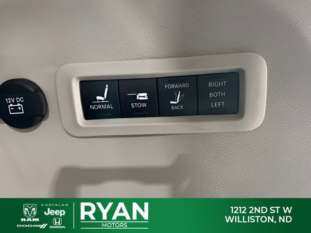 Used 2020 Chrysler Pacifica Limited image 13