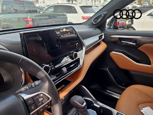 Used 2026 Toyota Highlander Platinum AWD/4WD image 11