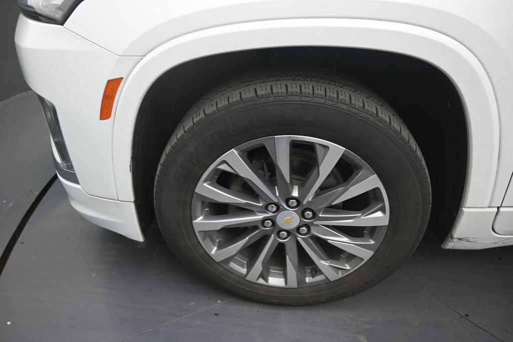 Used 2023 Chevrolet Traverse Premier FWD image 9