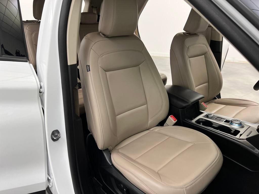 Used 2024 Ford Explorer XLT w/ Equipment Group 202A image 25