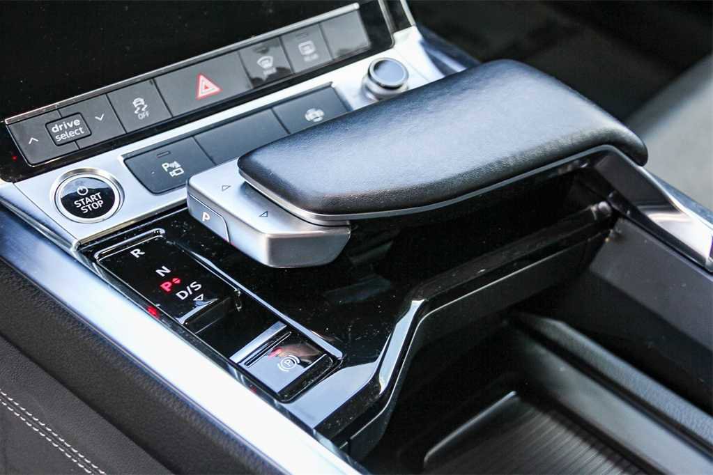Used 2022 Audi e-tron Premium w/ Convenience Plus Package image 20