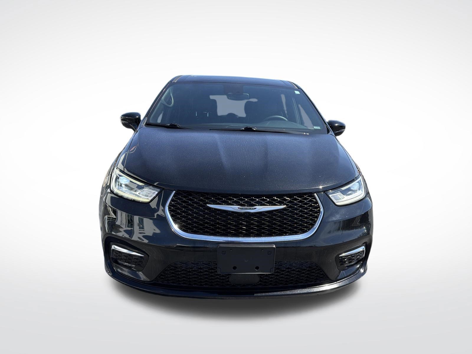 Used 2025 Chrysler Pacifica Select FWD image 3