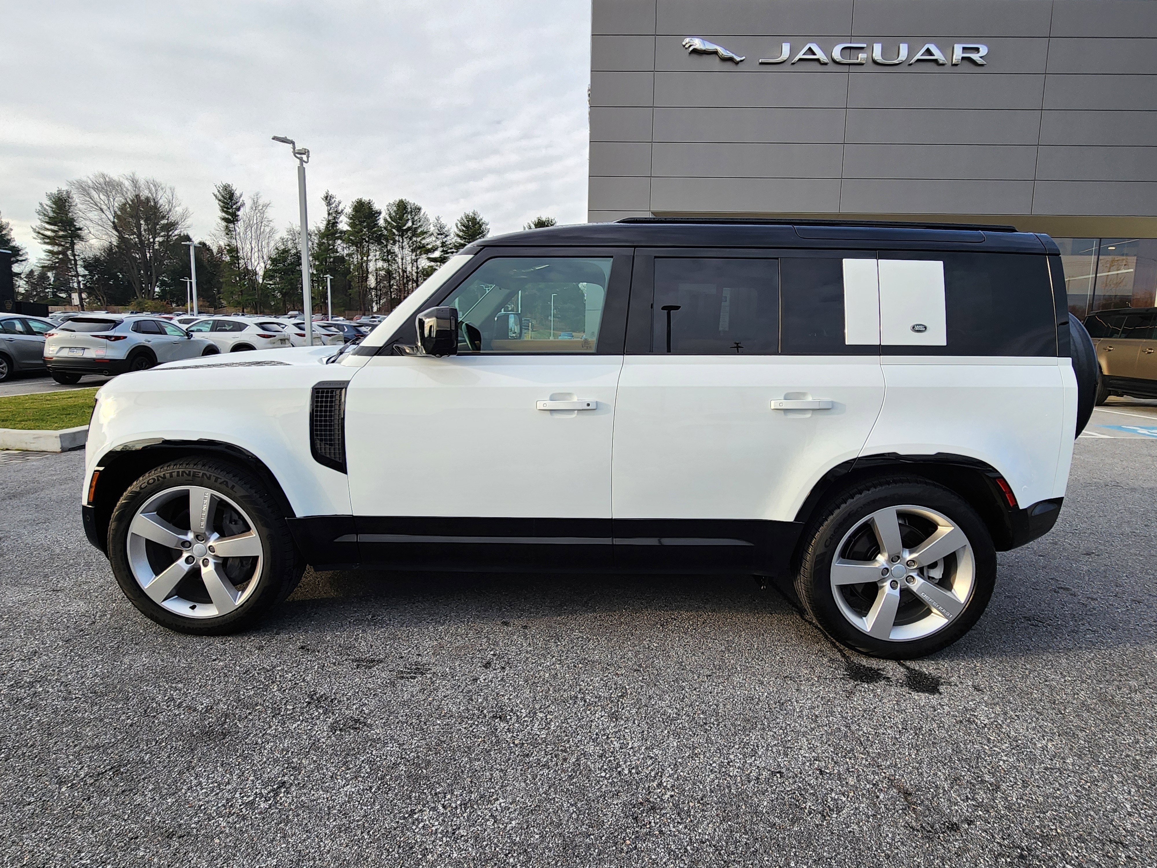 Certified 2024 Land Rover Defender 110 X-Dynamic SE image 5