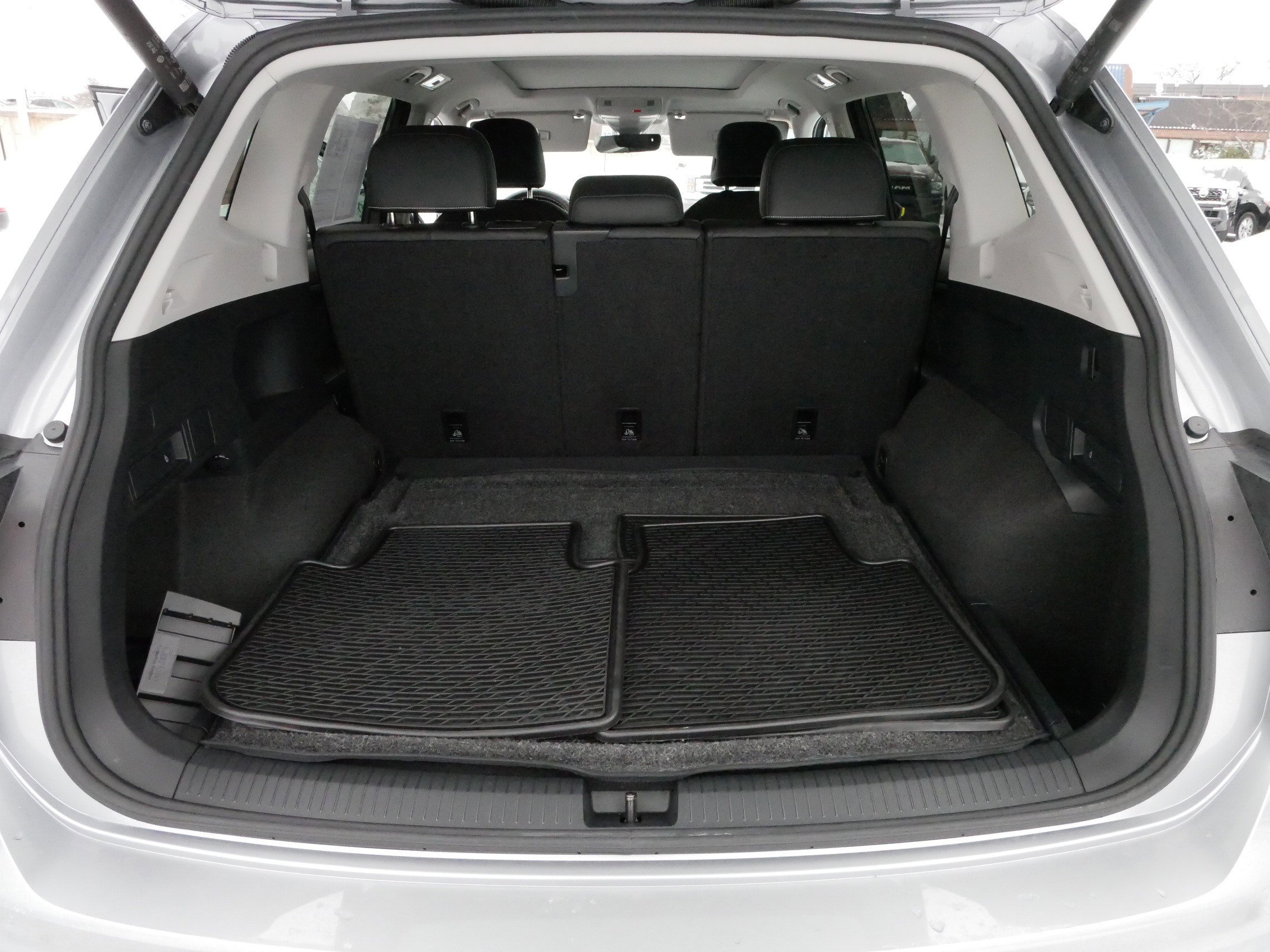 Certified 2024 Volkswagen Tiguan SE image 18