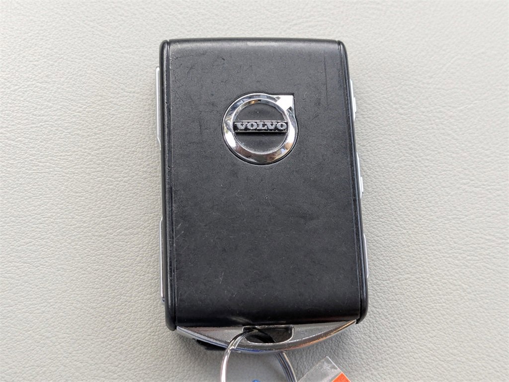 Certified 2023 Volvo XC90 B6 Ultimate w/ Protection Package Premier image 32