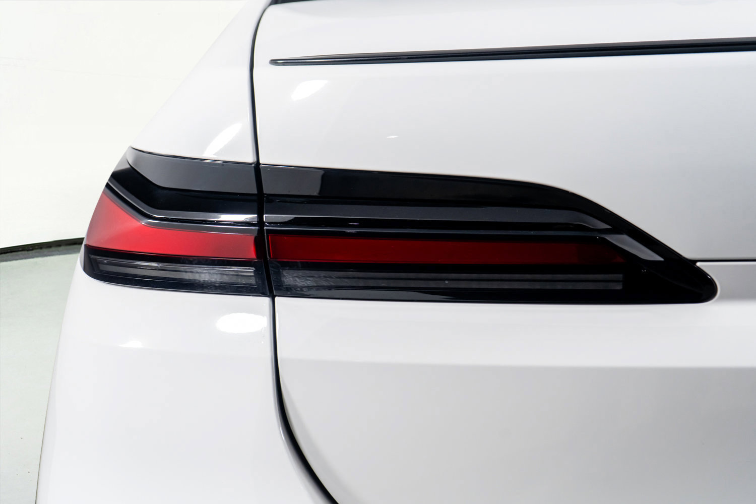 Used 2025 BMW 740i w/ Premium Package RWD image 12
