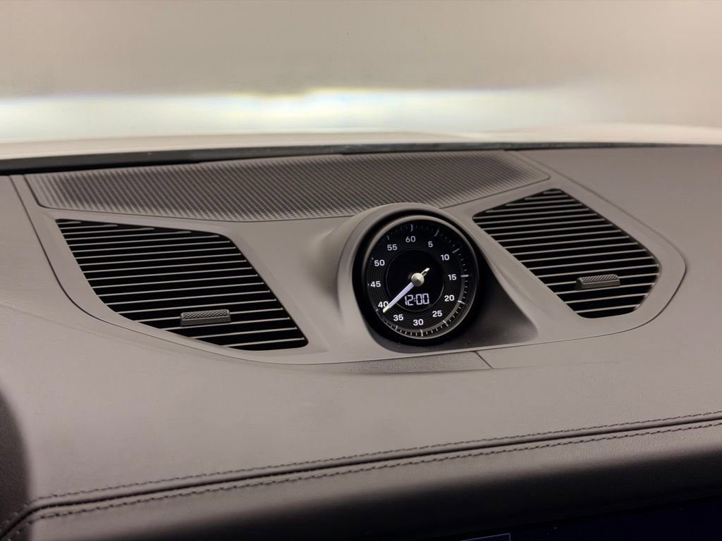 Used 2024 Porsche Cayenne Coupe image 19