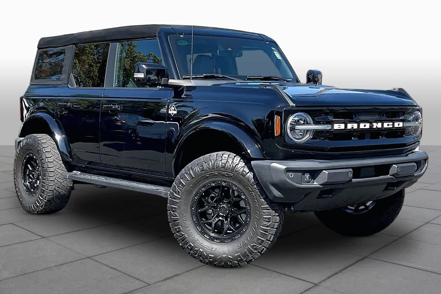 Used 2023 Ford Bronco Outer Banks AWD/4WD image 2