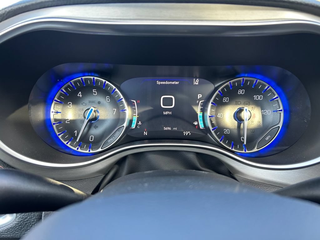 New 2025 Chrysler Pacifica Pinnacle w/ Trailer Tow Group AWD/4WD image 11