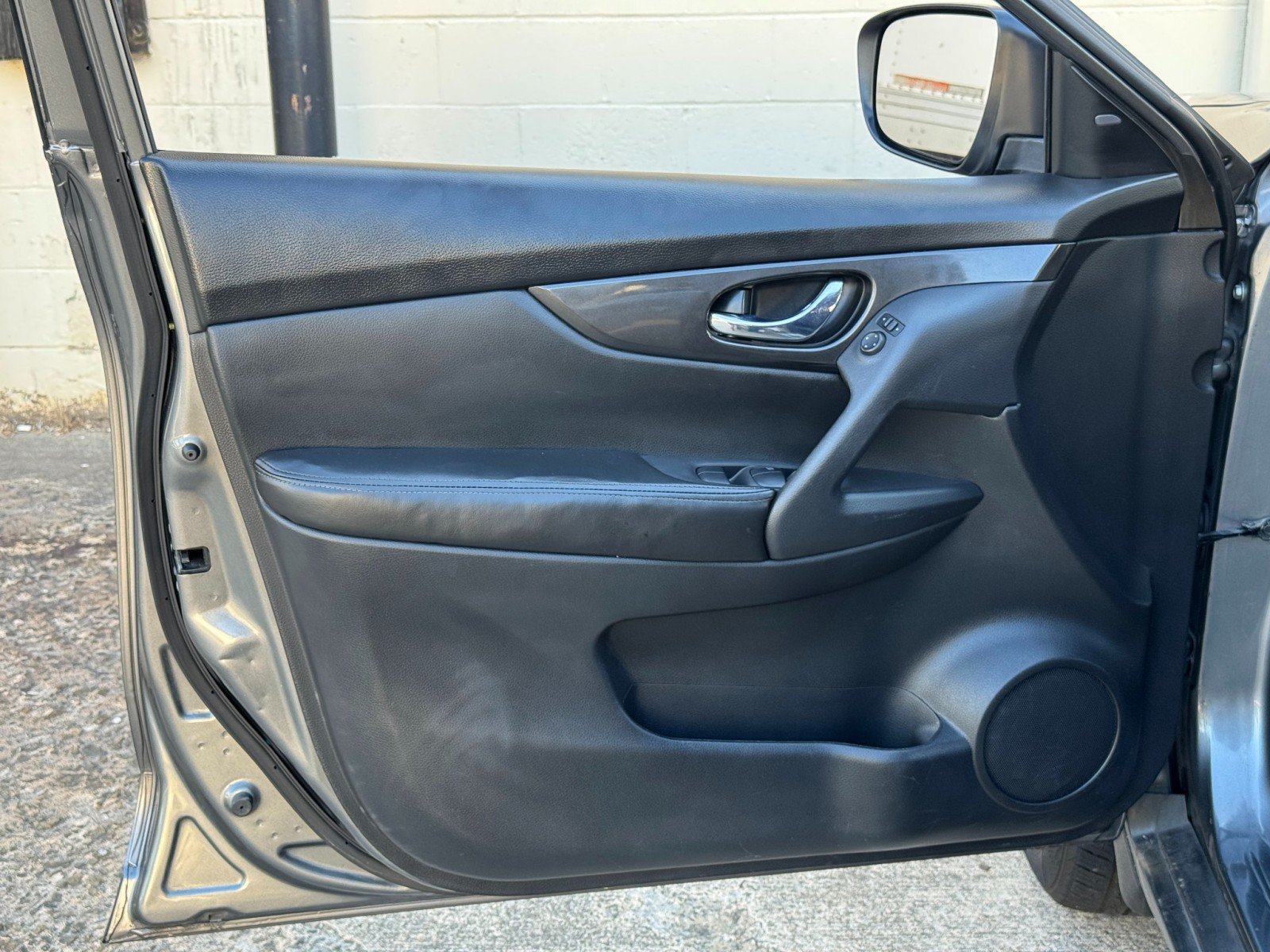 Used 2017 Nissan Rogue S AWD/4WD image 33