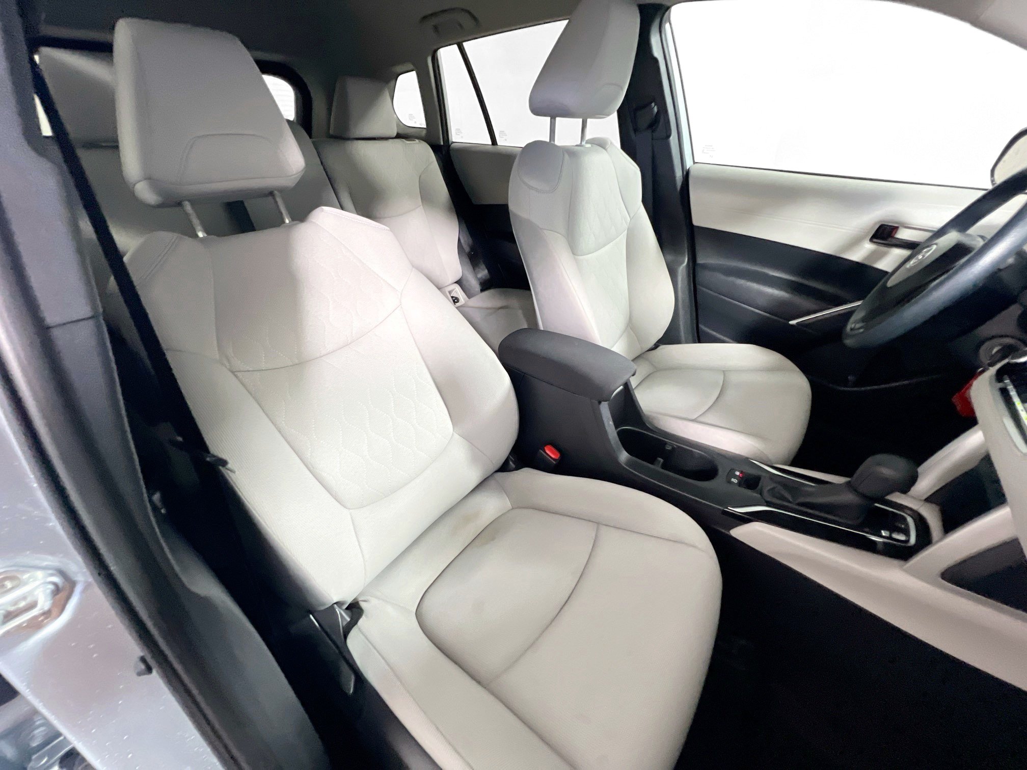 Used 2024 Toyota Corolla Cross L FWD image 29