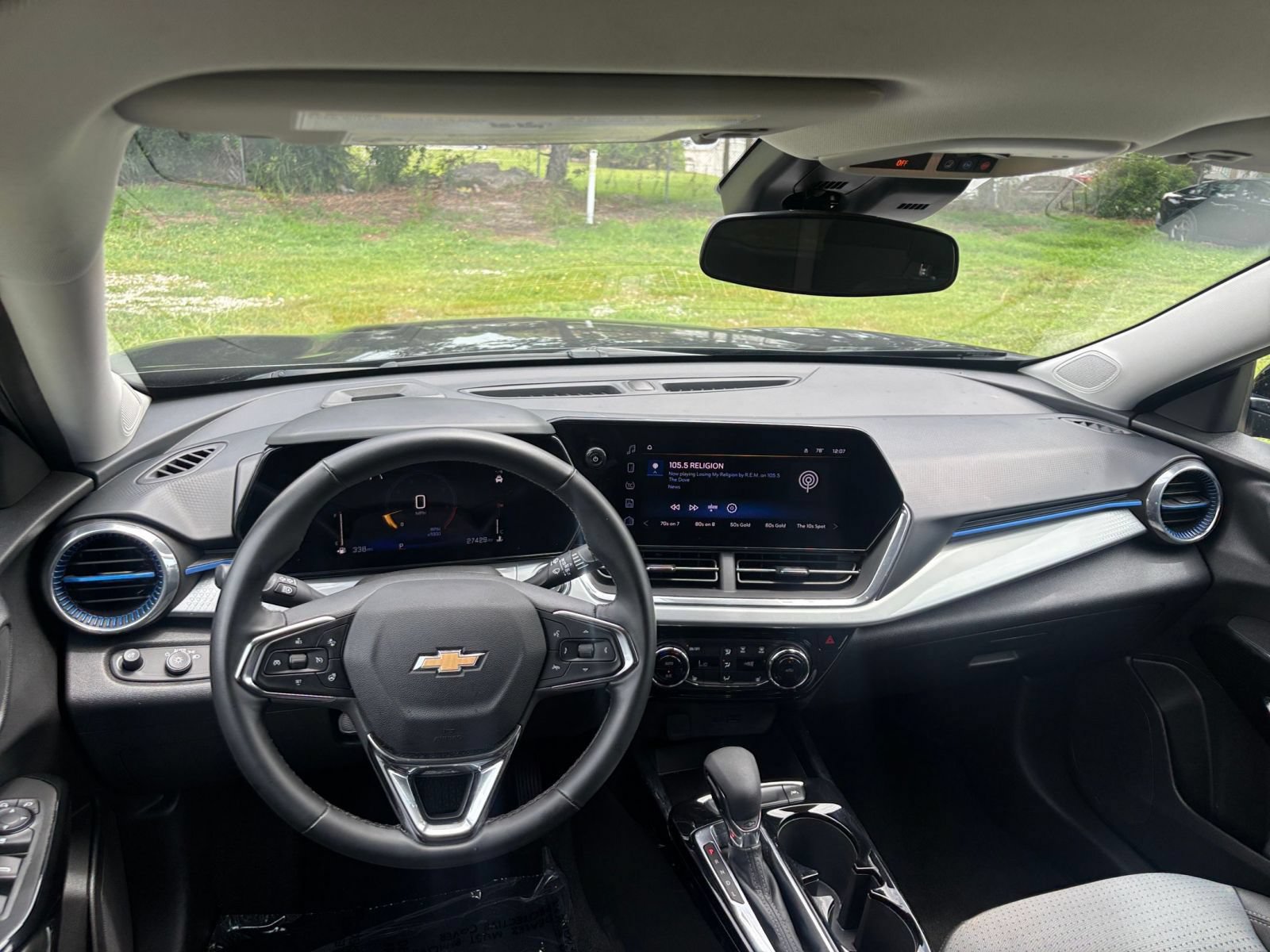 Used 2025 Chevrolet Trax LT w/ LT Convenience Package FWD image 33