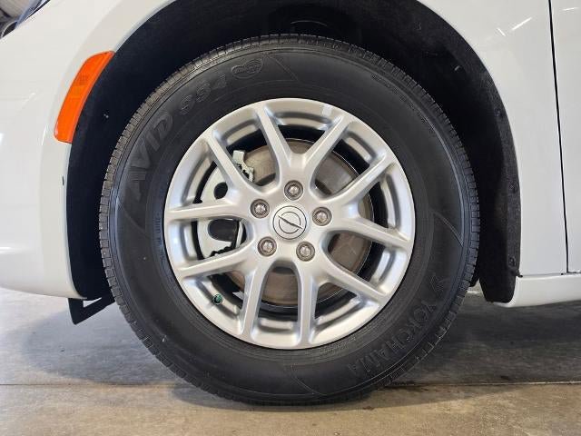 Used 2026 Chrysler Pacifica Select FWD image 10