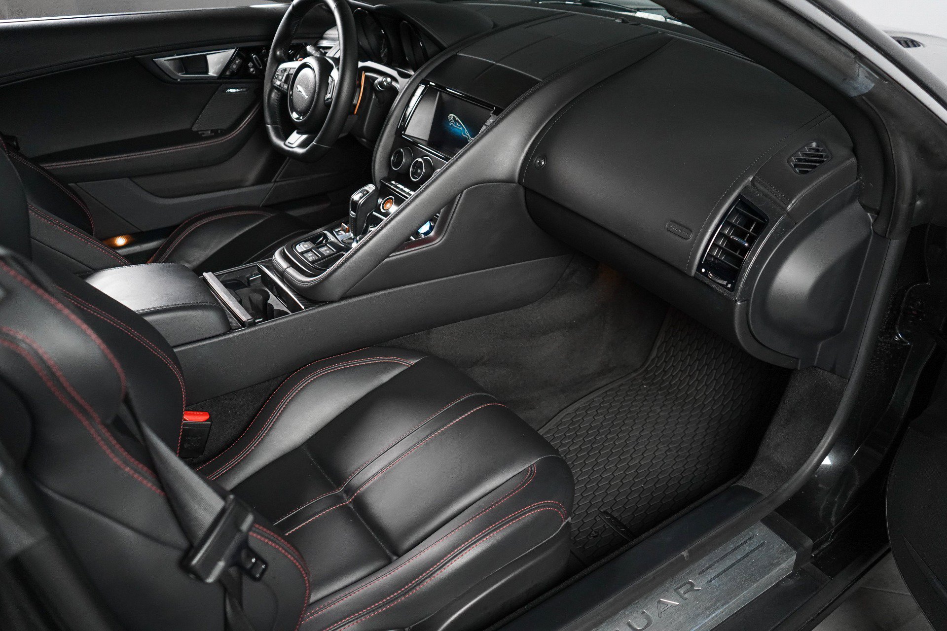 Used 2015 Jaguar F-TYPE S RWD image 45