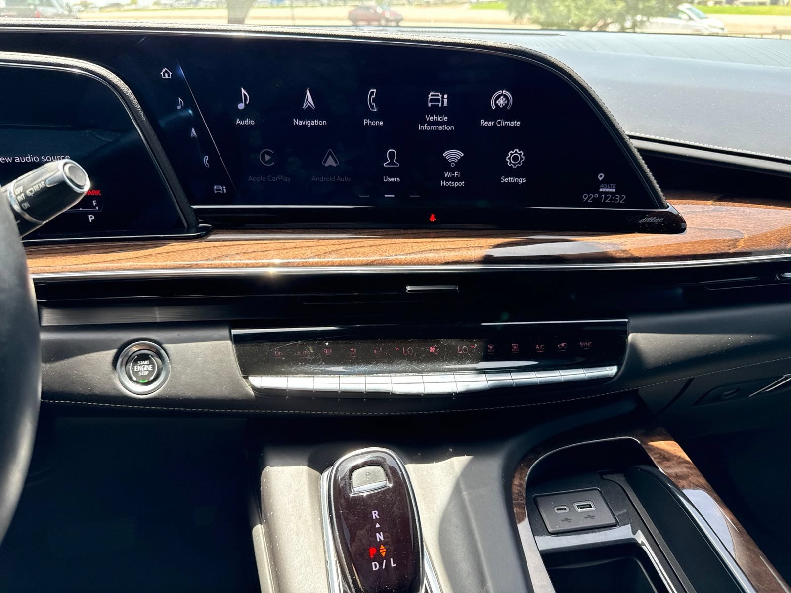 Used 2022 Cadillac Escalade Sport Platinum w/ LPO, ONYX Package AWD/4WD image 17