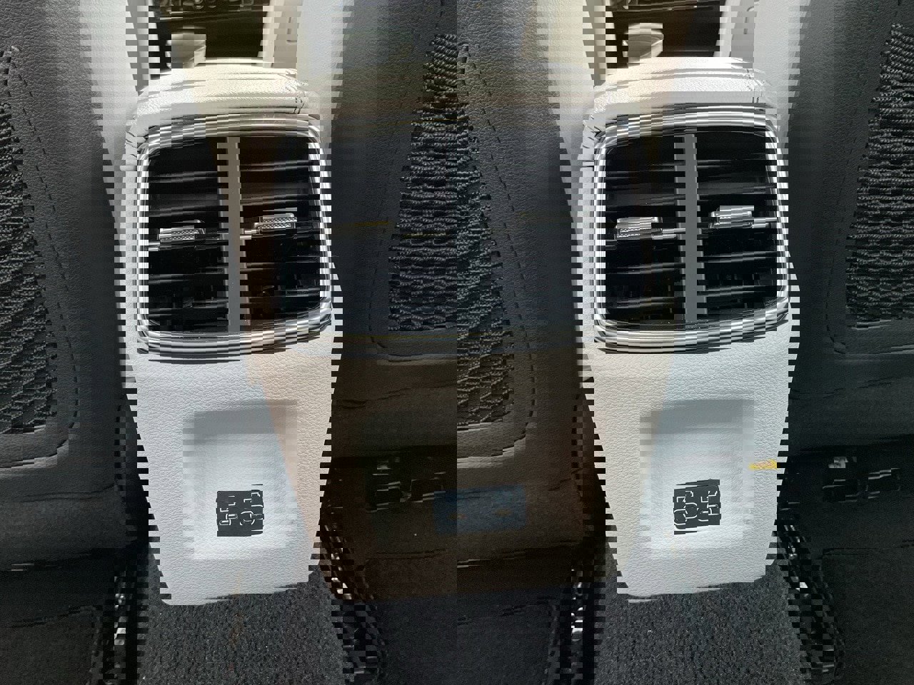 Used 2025 Genesis G70 2.5T image 17