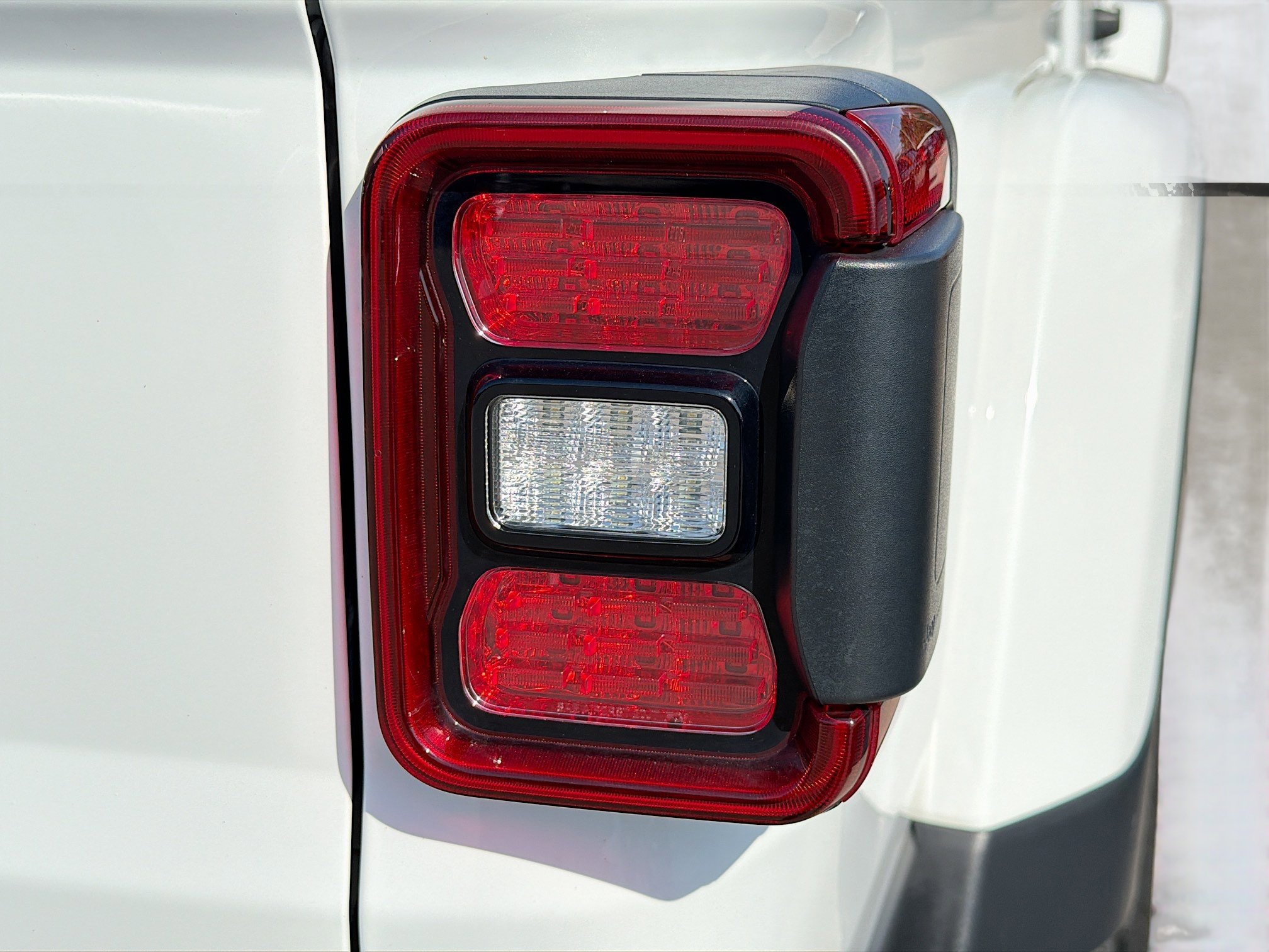 Used 2021 Jeep Gladiator Rubicon AWD/4WD image 11