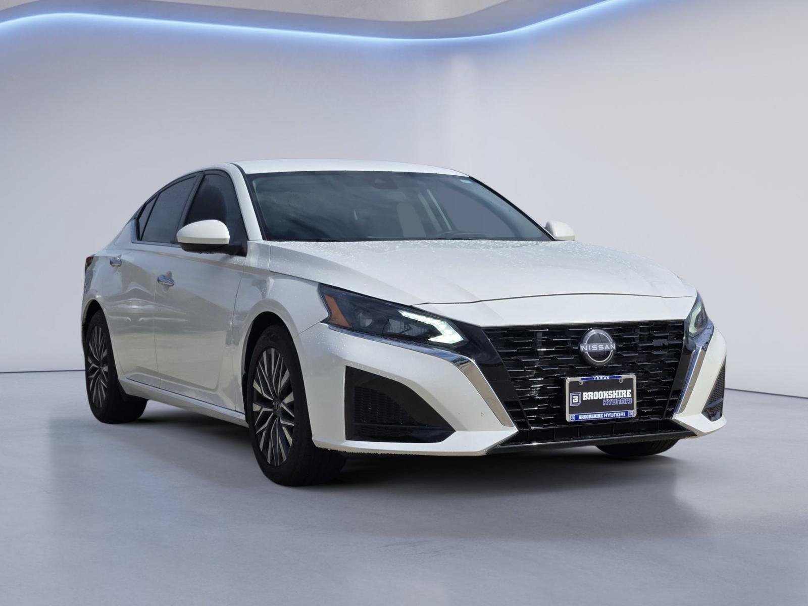Used 2023 Nissan Altima 2.5 SV FWD image 3