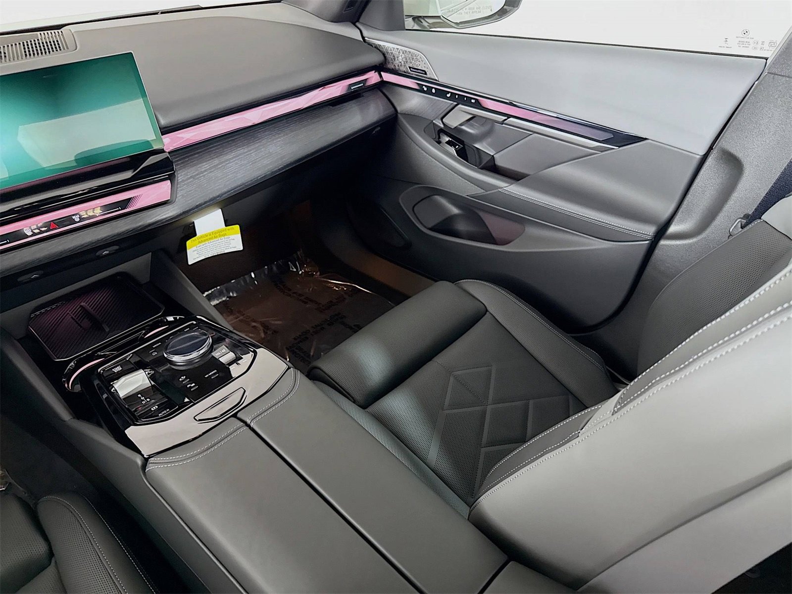 New 2026 BMW 540i xDrive w/ M Sport Package image 25