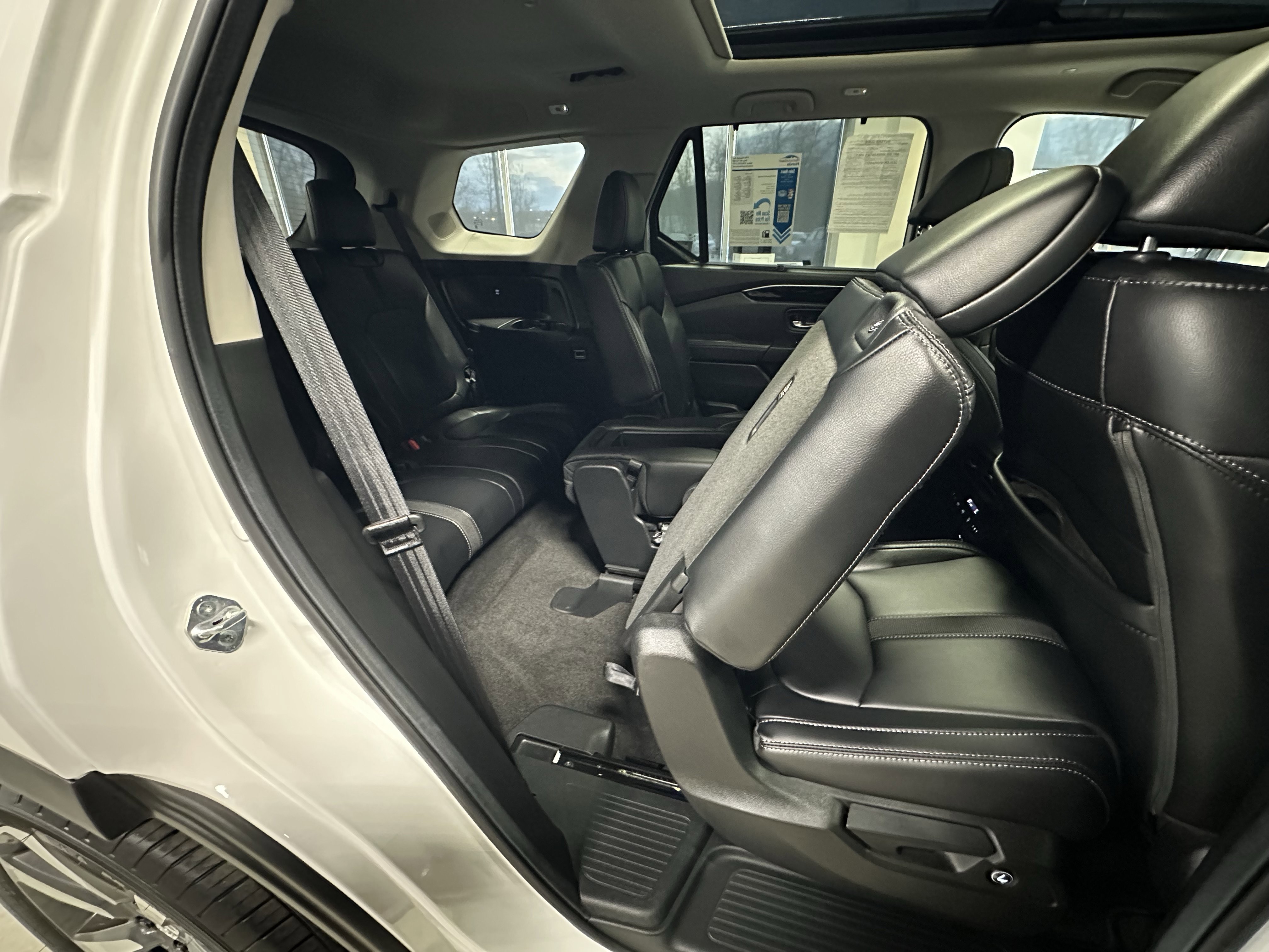Used 2025 Honda Pilot Touring image 24