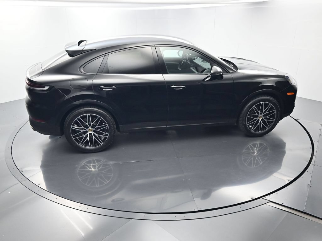 Certified 2024 Porsche Cayenne Coupe AWD/4WD image 40