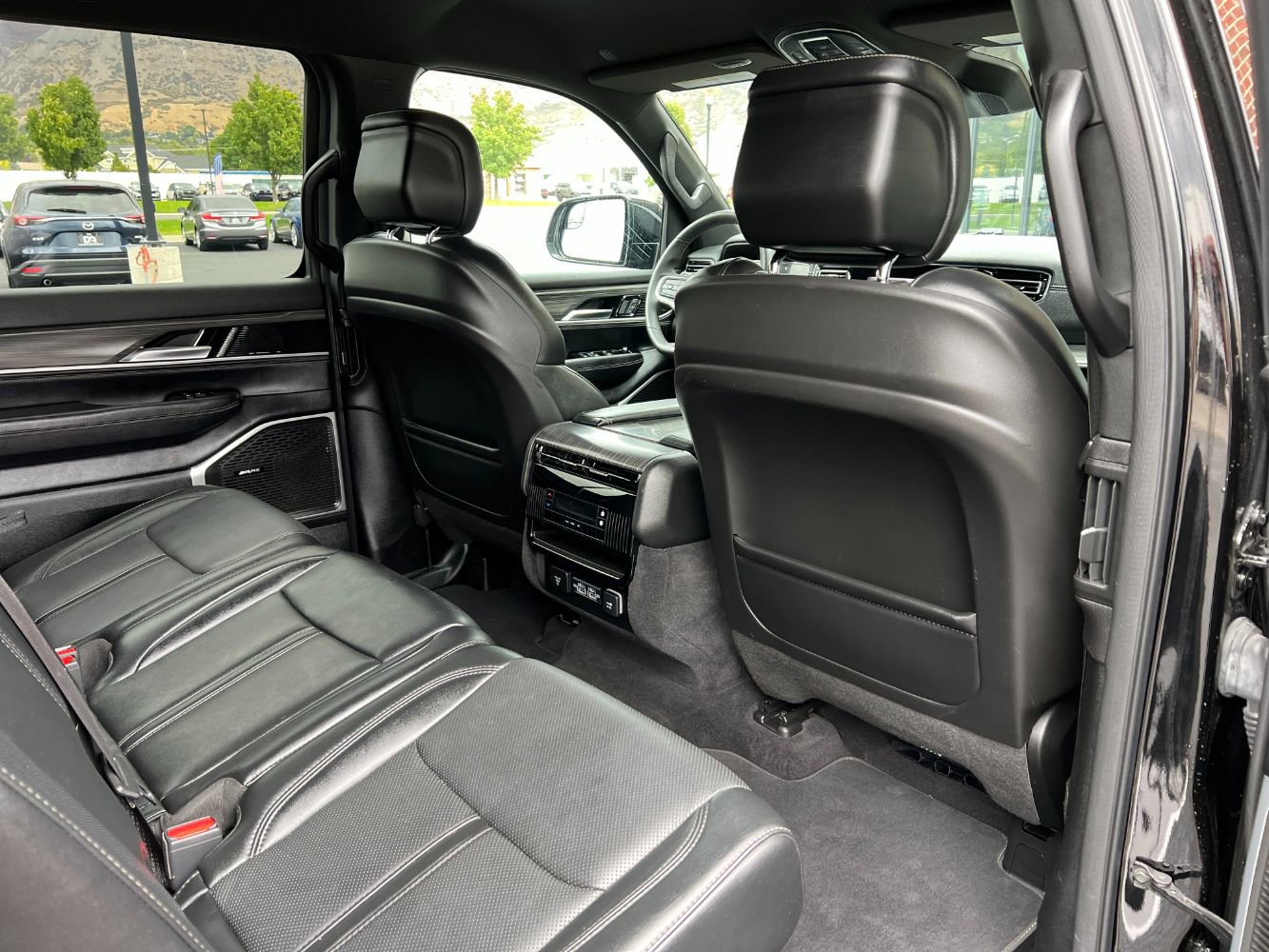 Used 2023 Jeep Wagoneer L Series II image 30