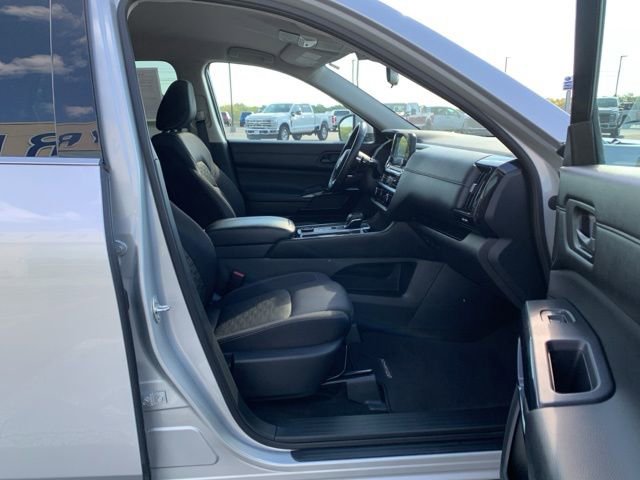 Used 2024 Nissan Pathfinder SV image 14