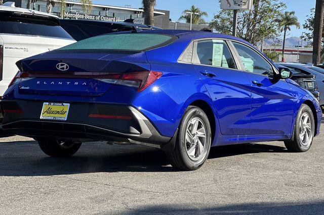 Used 2025 Hyundai Elantra SE image 4