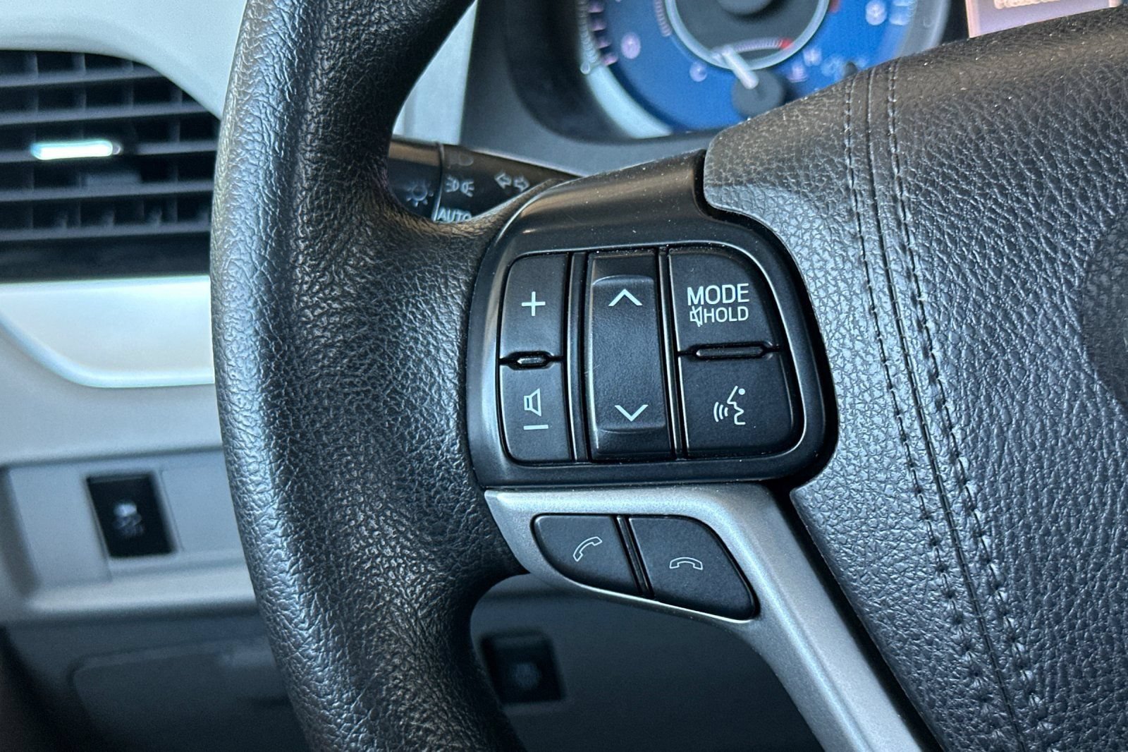 Certified 2018 Toyota Sienna LE w/ Carpet Mat Package FWD image 27