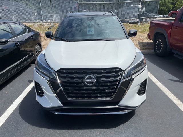 Used 2023 Nissan Kicks SR w/ SR Premium Package FWD image 2