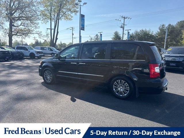 Used 2014 Chrysler Town & Country Touring-L w/ Trailer Tow Group FWD image 5