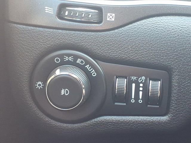 Used 2022 Jeep Cherokee Trailhawk image 22