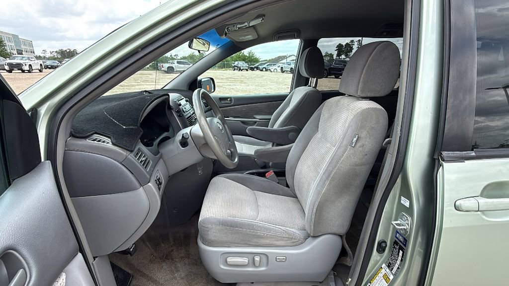 Used 2010 Toyota Sienna LE FWD image 9