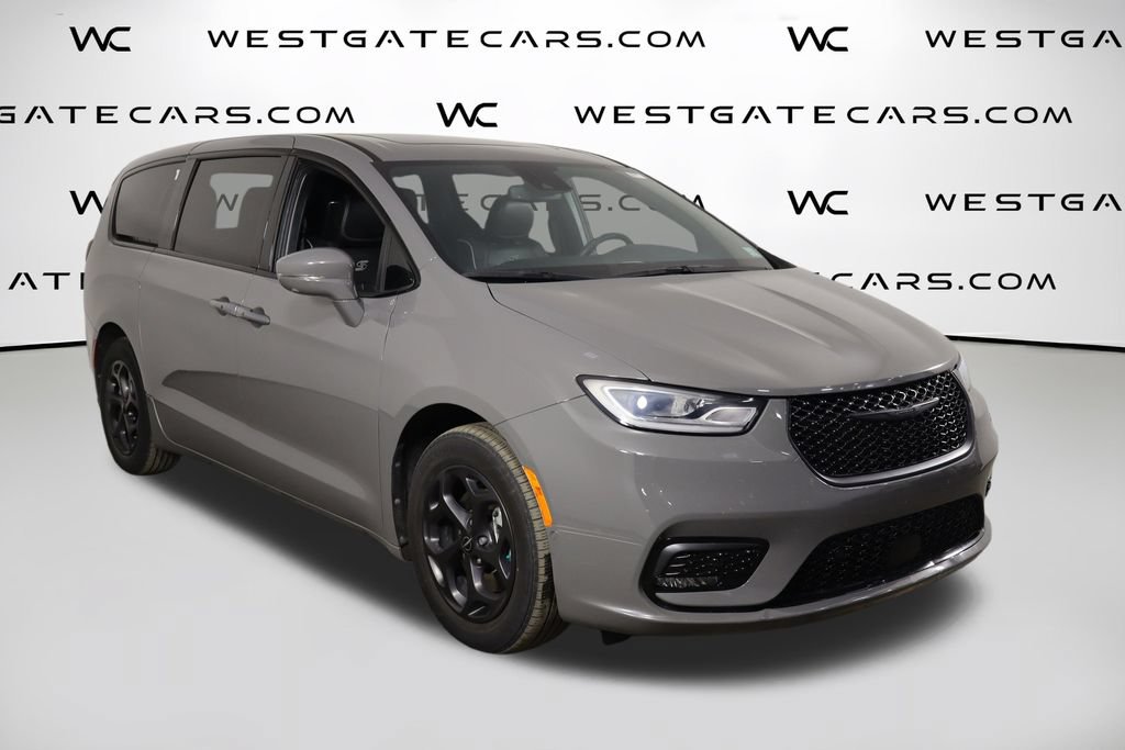 Used 2022 Chrysler Pacifica Limited w/ Uconnect Theater Family Group FWD image 39