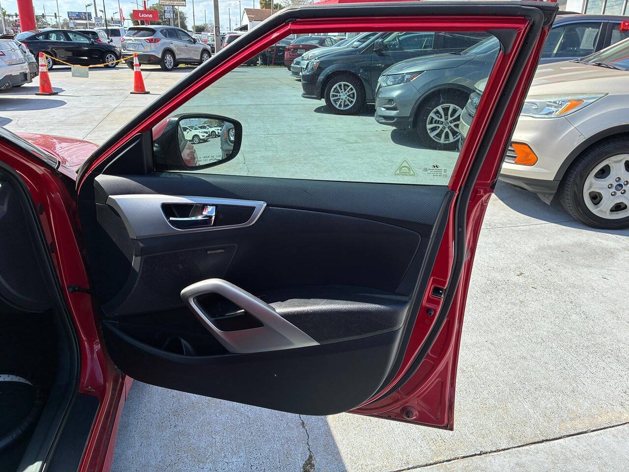 Used 2017 Hyundai Veloster Value Edition FWD image 14