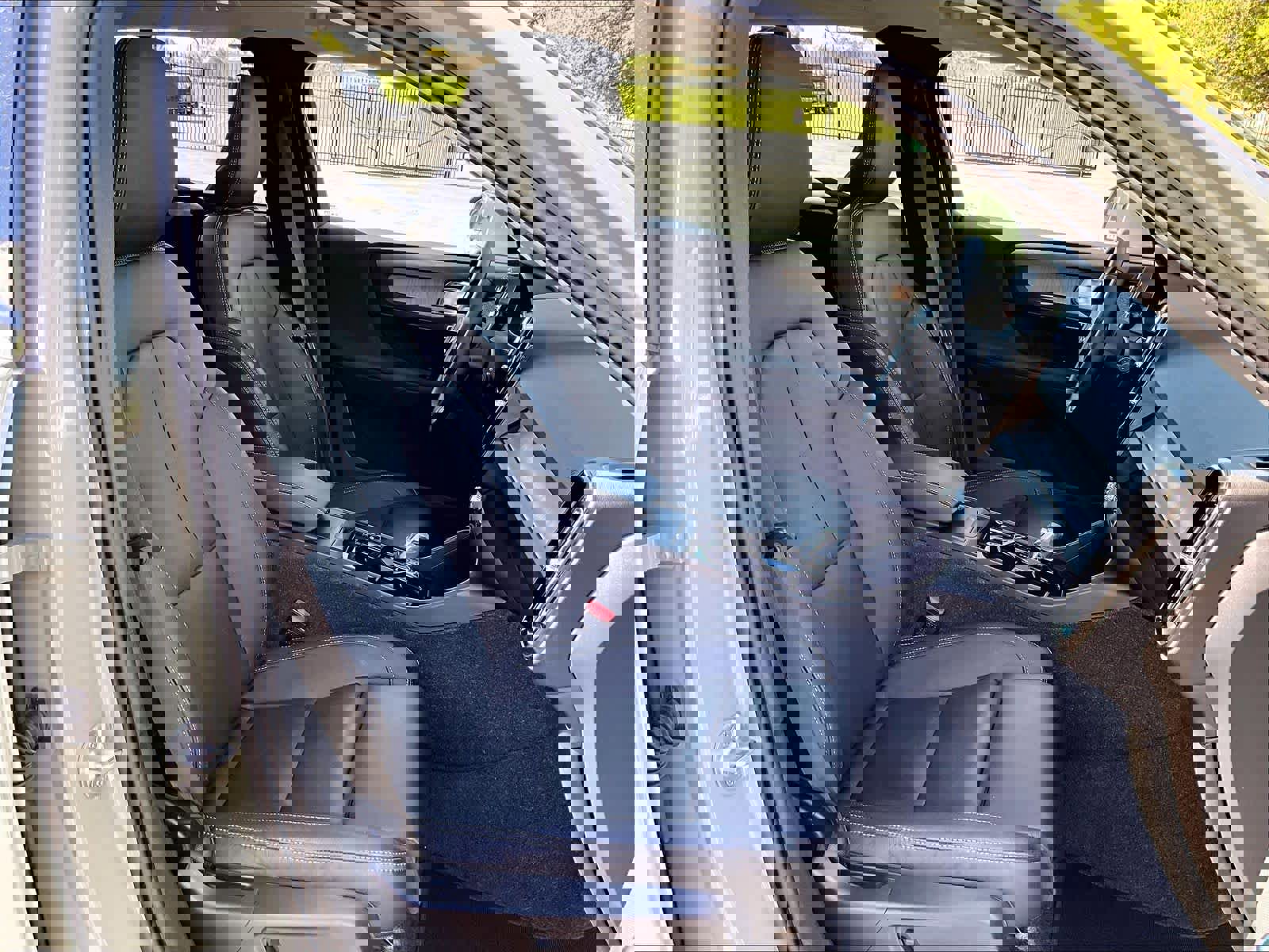 Used 2025 Volvo XC40 B5 Plus image 10