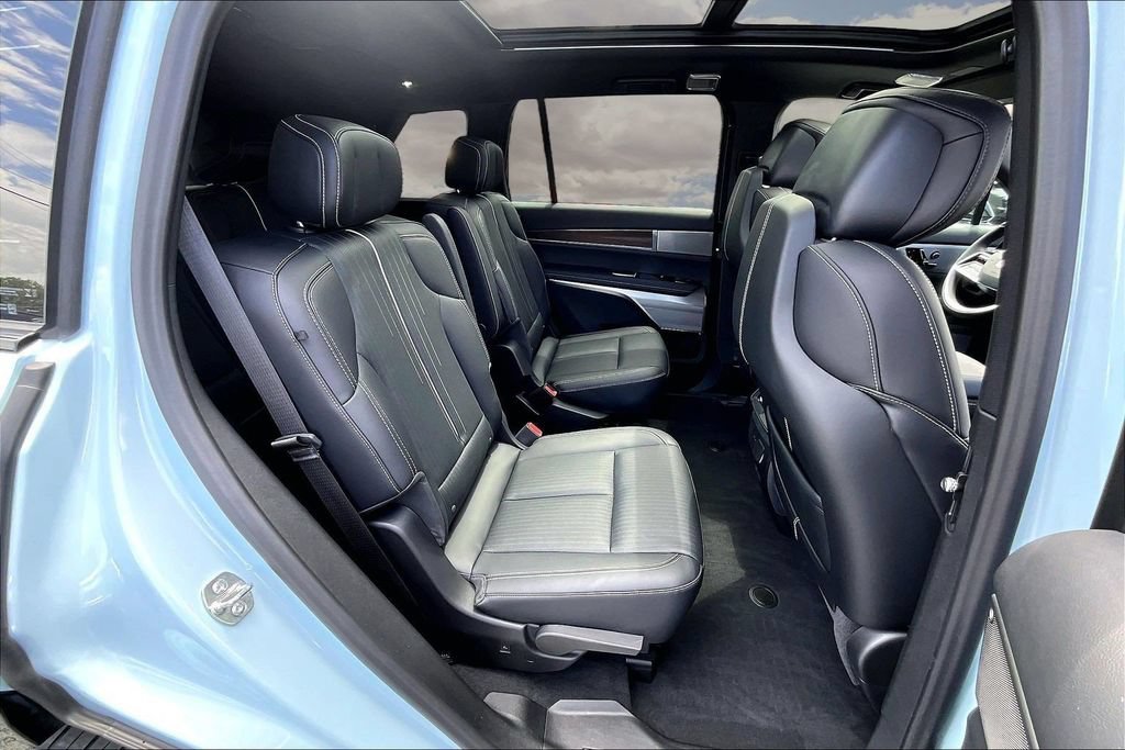 Certified 2026 Cadillac Vistiq Premium Luxury w/ LPO, Floor Liner Package AWD/4WD image 25
